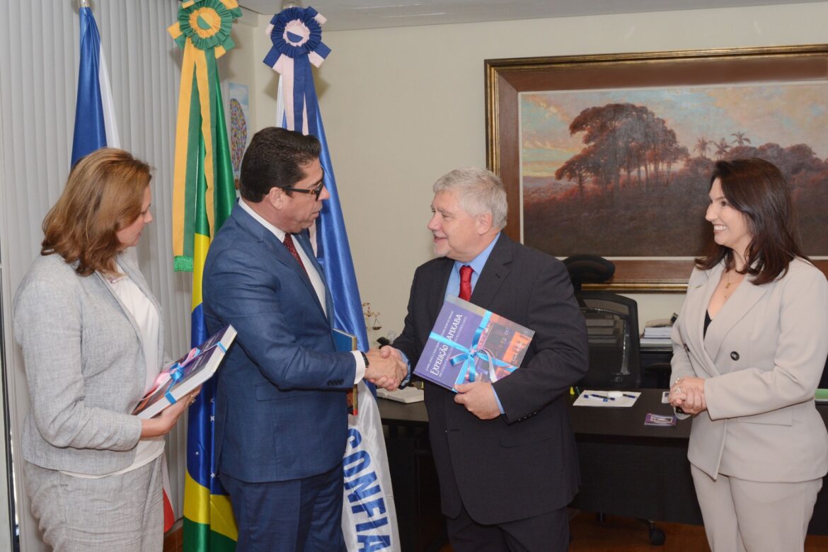 Presidente da Assembleia recebe comitiva da República Tcheca.