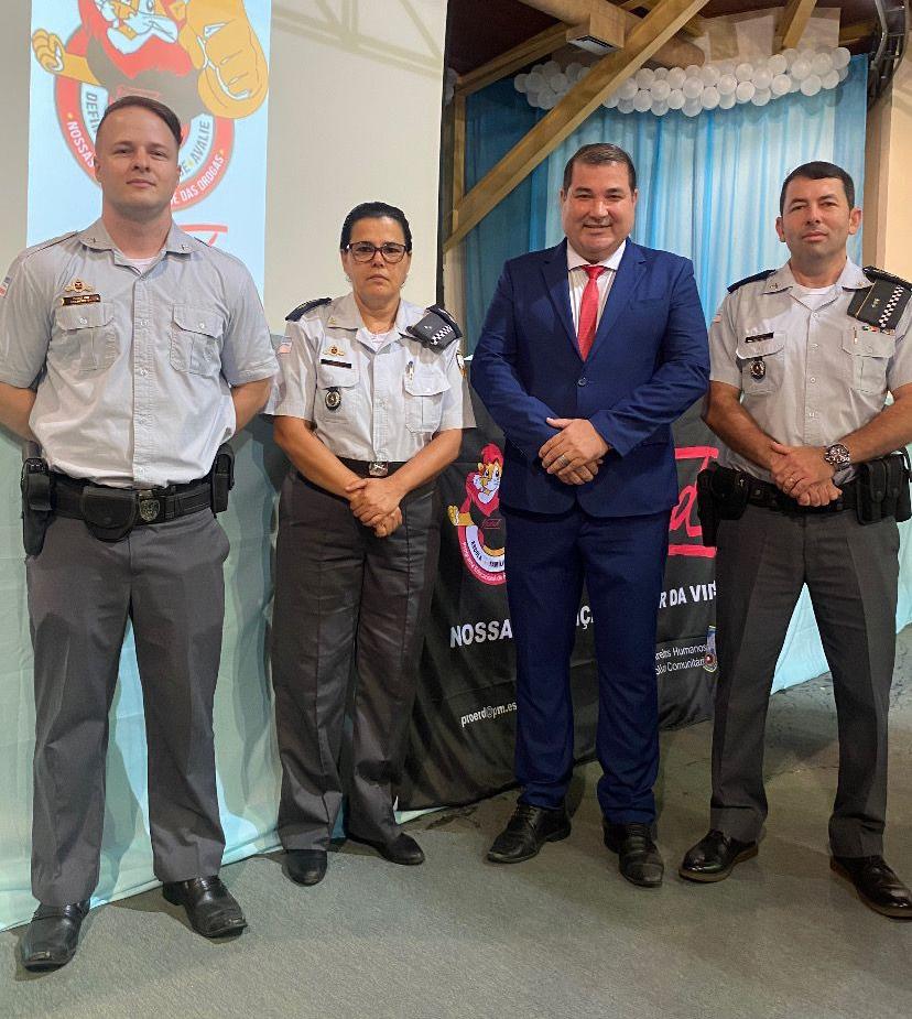 Vereador Homenageia Intrutores do Proerd e Participa da Formatura de Mais de 600 Crianças