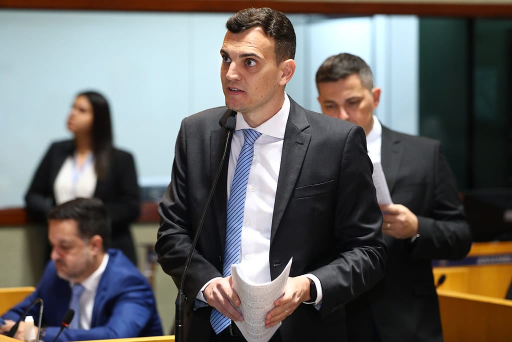 Iniciativa de Apoio: Alcântaro Filho Busca Auxílio para Filhos Órfãos de Feminicídio no ES