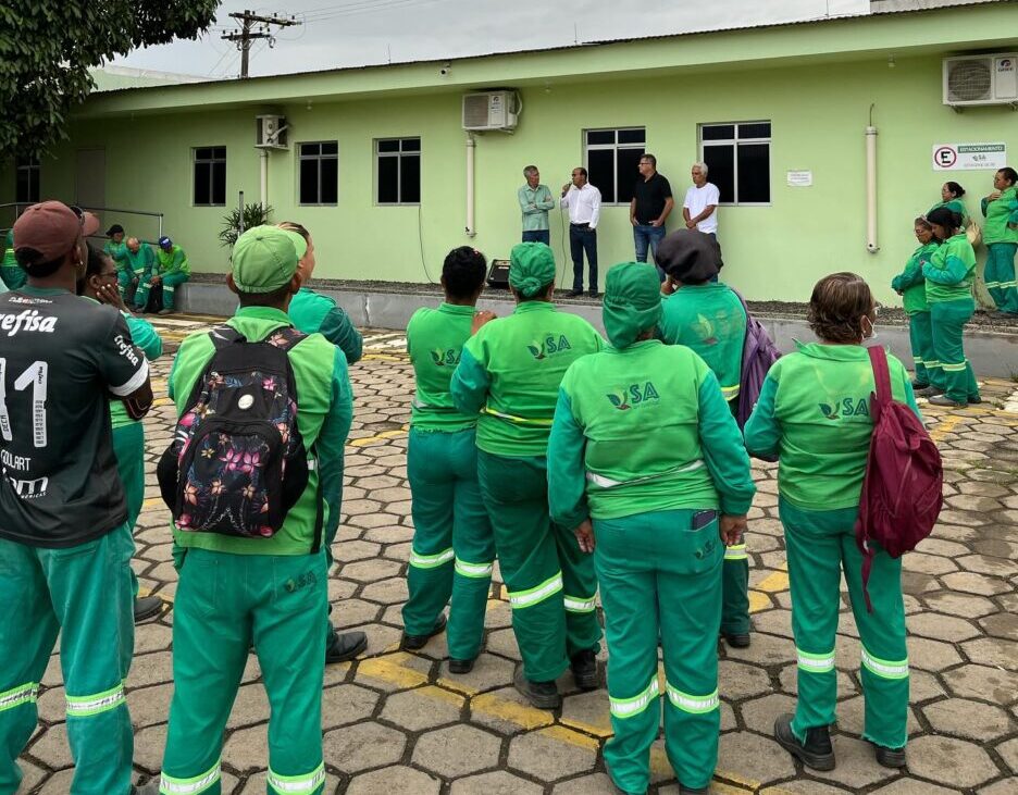 Prefeito de Aracruz Reconhece e Agradece Profissionais da Limpeza Urbana pelo Trabalho Incrível no Verão