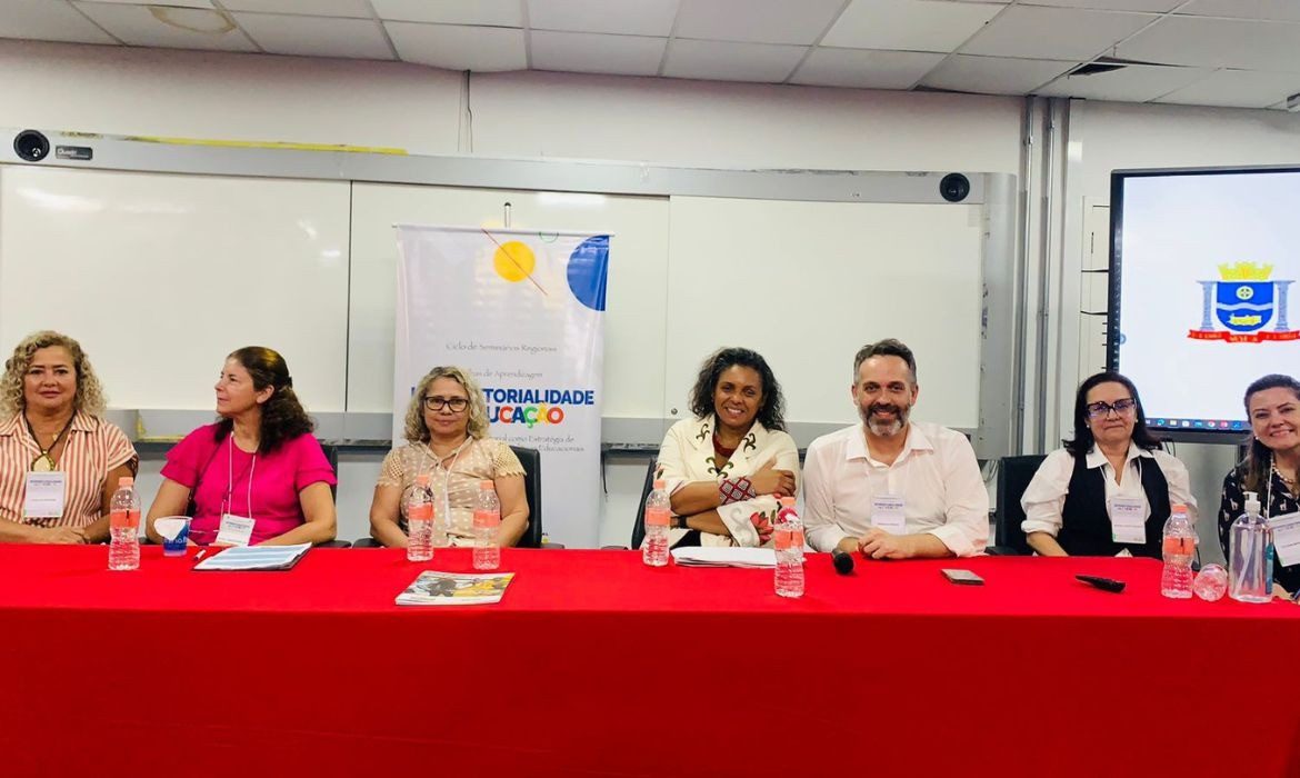 Trilhas de aprendizagem em intersetorialidade na educação são tema de seminário com representação de Aracruz