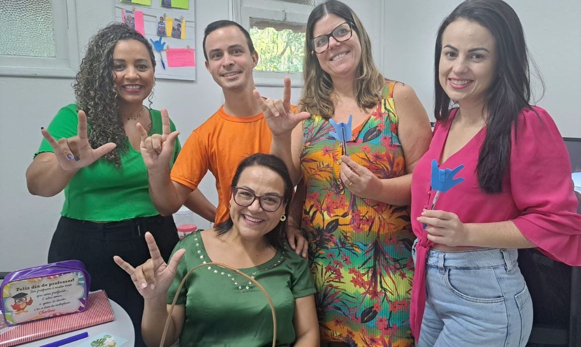 Aracruz Comemora Duas Décadas e Dois Anos da Lei de Libras