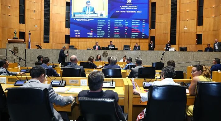 Medida legislativa dobra tempo de promoção para policiais e bombeiros militares, decide Assembleia