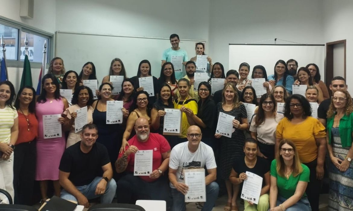 Metas para o IDEBES: Diretores do Ensino Fundamental no ES Assinam Pacto para 2024
