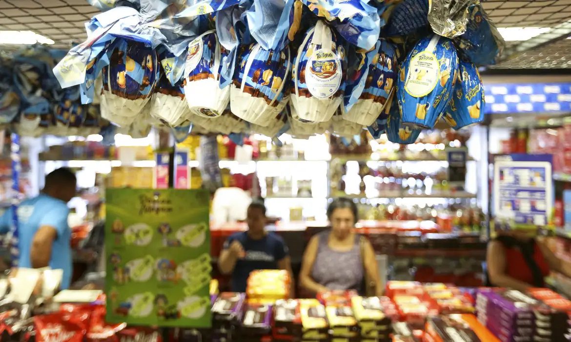 Páscoa de 2025 será com ovos menores, alternativas de biscoito e preços mais caros