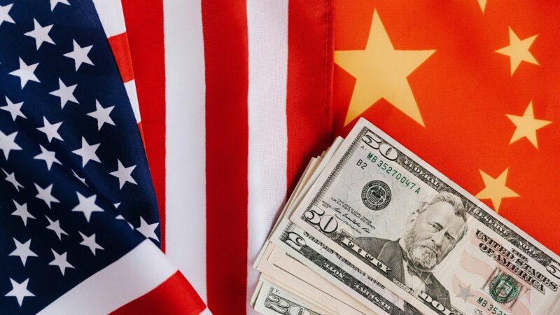 EUA e China suspendem guerra tarifária em trégua de 90 dias