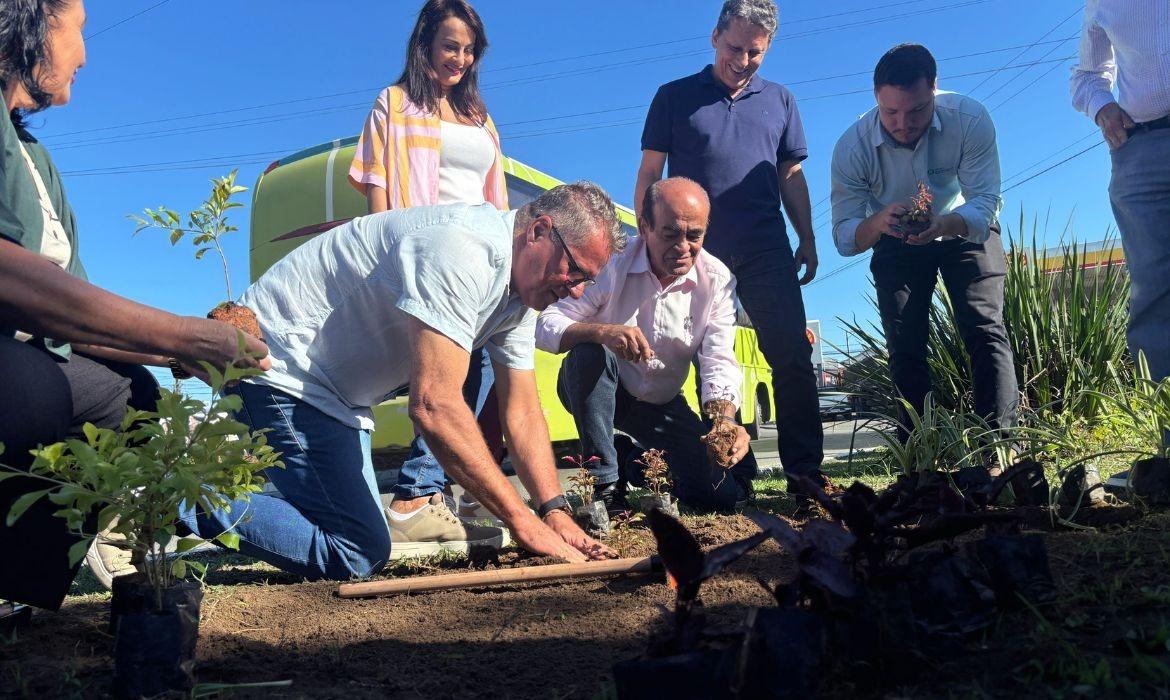 Prefeitura investe em paisagismo visando turismo e bem estar social