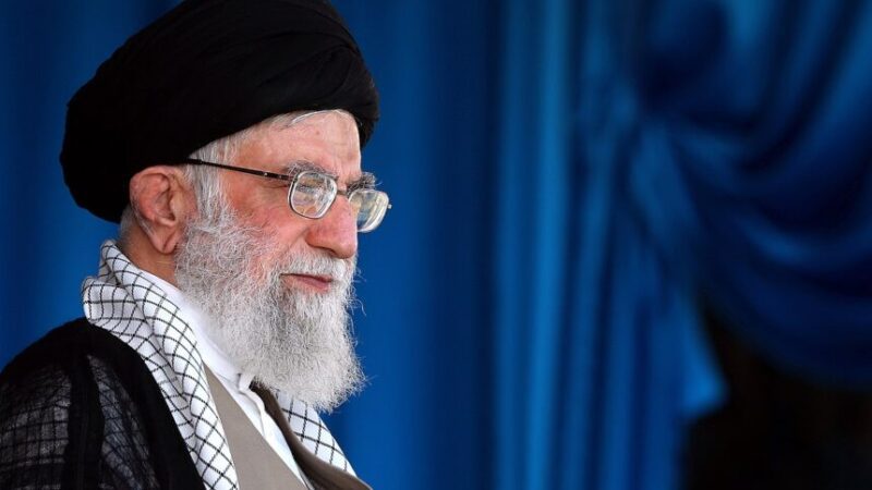 Quem é Ali Khamenei, o homem que lidera o Irã há mais de três décadas