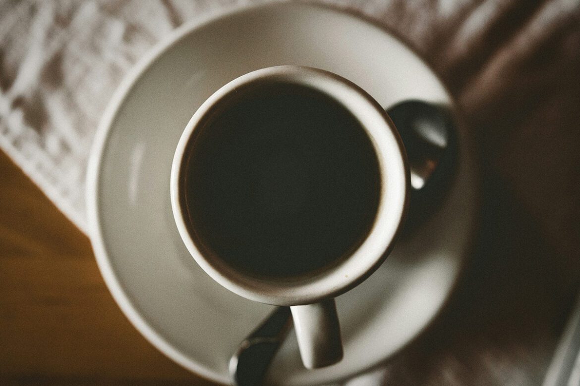 Anvisa ordena retirar e proibir venda de “café fake”: veja as marcas
