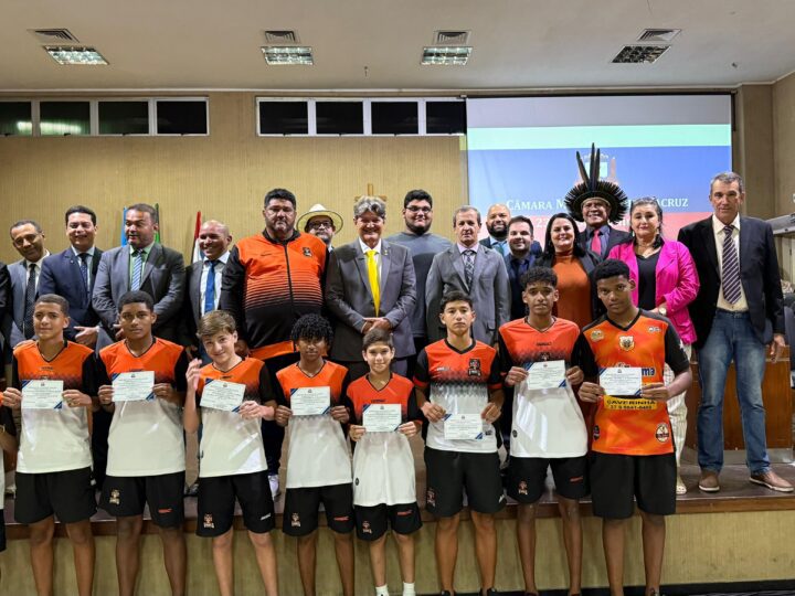 Tigres Sub-14 ergue a taça da Copa Norte 2025 e recebe homenagem na Câmara