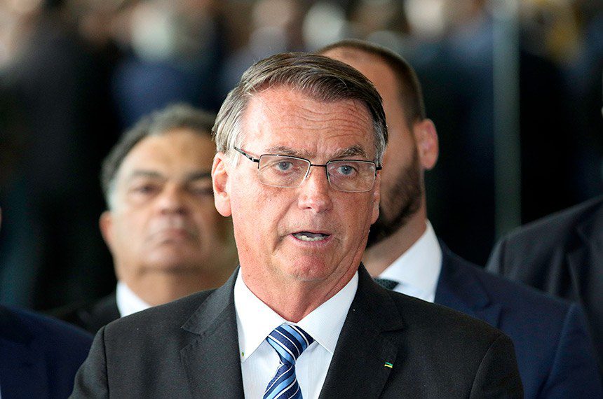 Polícia Federal cumpre mandados contra o ex-presidente Jair Bolsonaro nesta sexta-feira