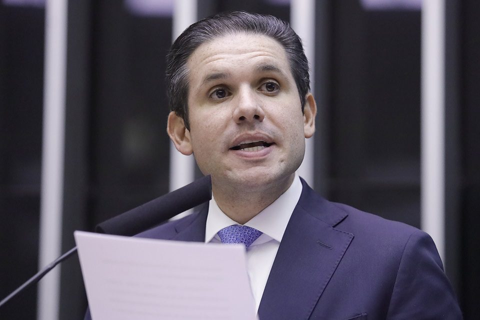 Câmara pode votar projeto contra adultização de crianças nas redes sociais nesta semana