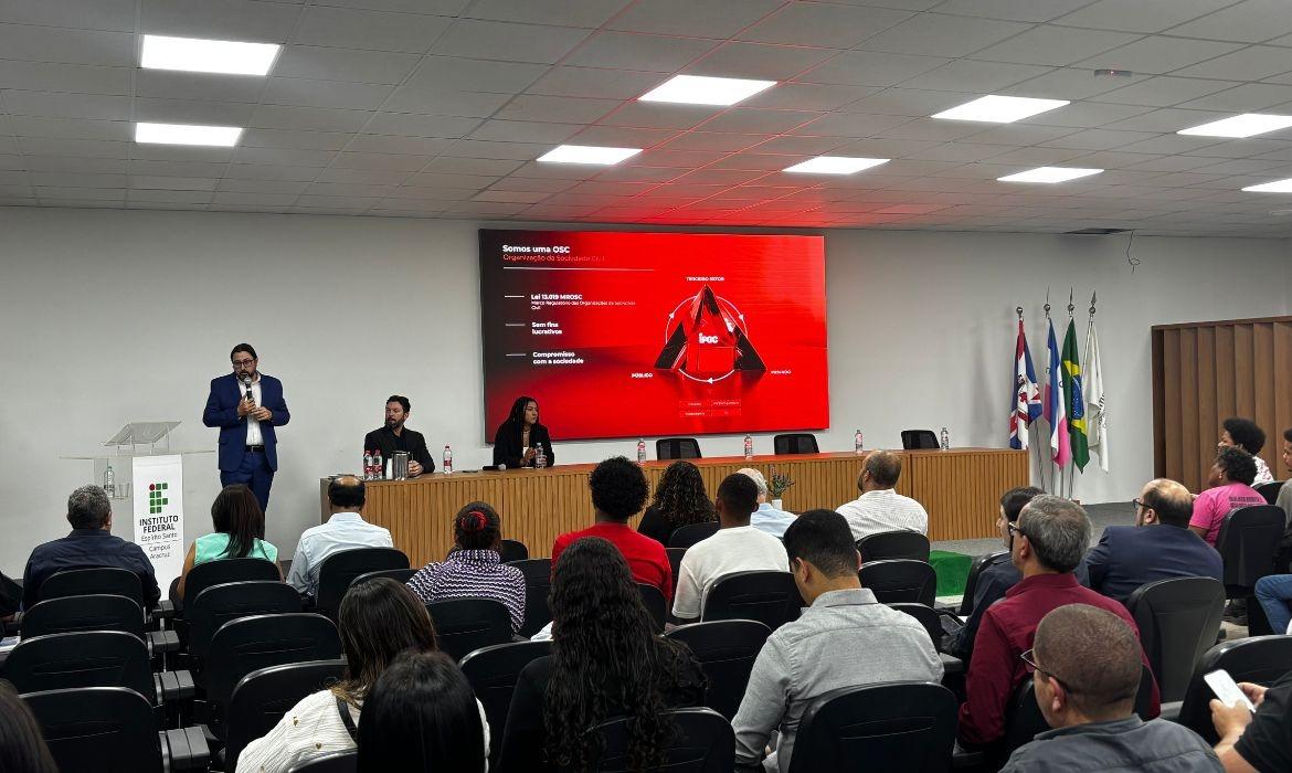 Aracruz realiza audiência pública para debater limpeza urbana e gestão de resíduos sólidos