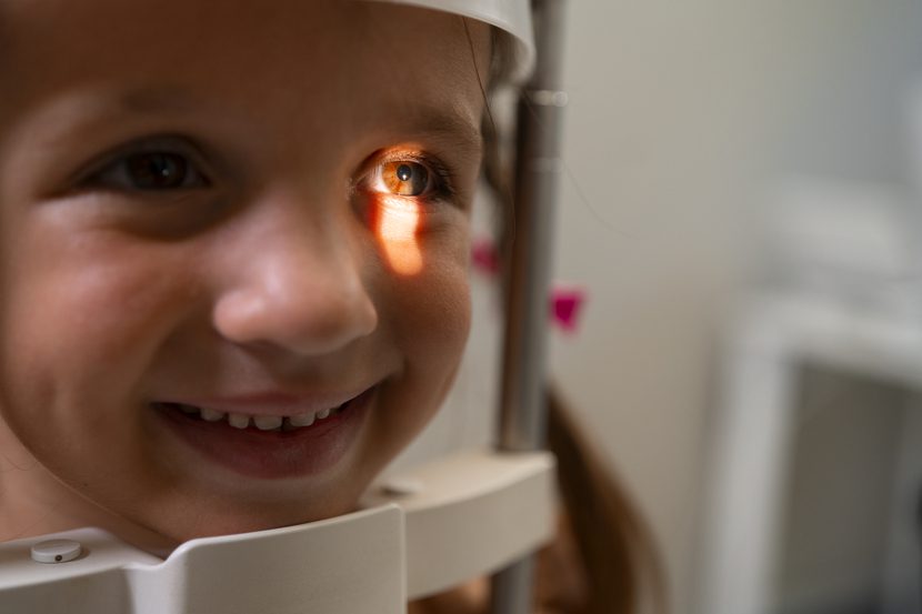 Campanha nacional alerta para o câncer ocular infantil e a importância do diagnóstico precoce