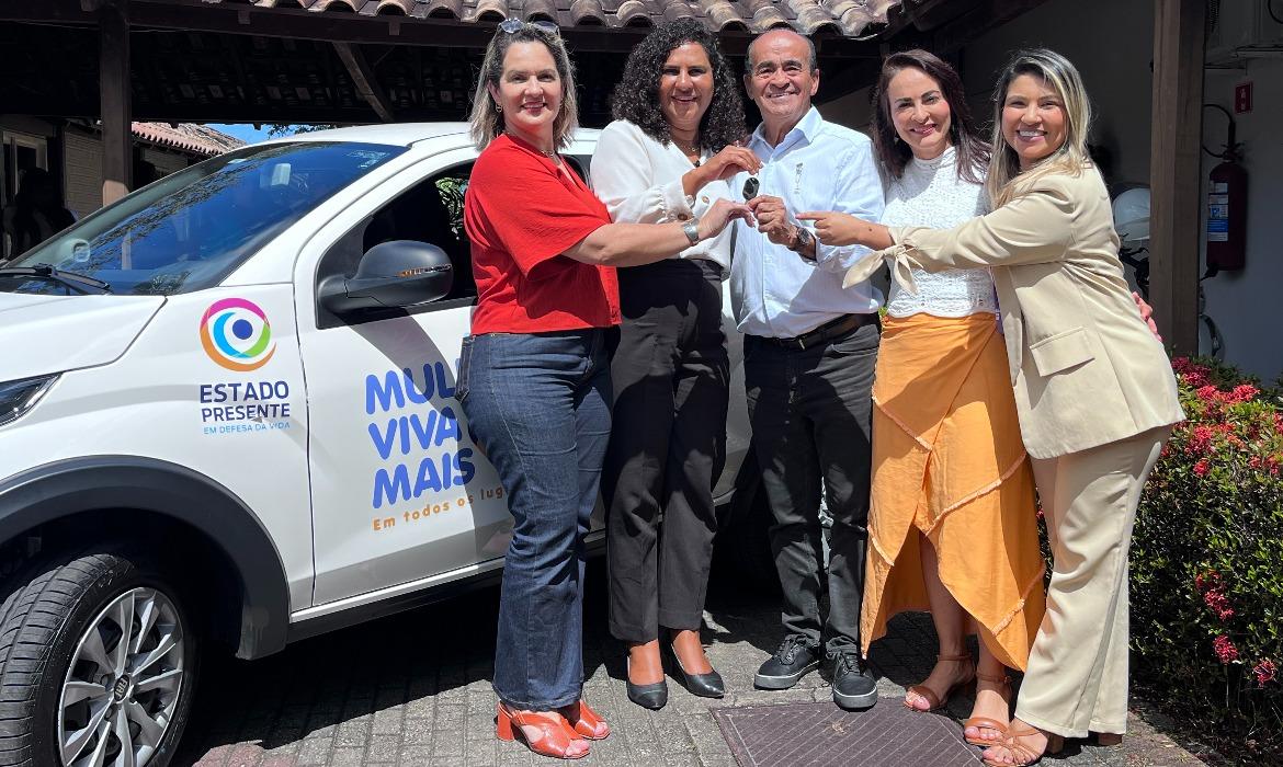 Aracruz reforça políticas para mulheres com entrega de Kit de Proteção