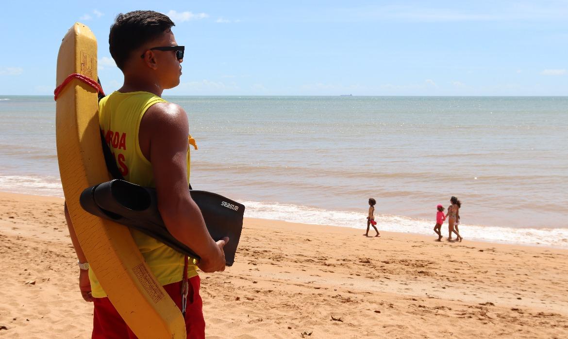 Aracruz abre 60 vagas para Salva-Vidas com rendimento de R$ 2.758,00