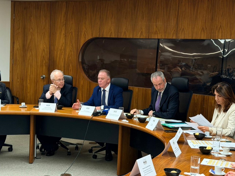 Casagrande conduz entrega das Cartas dos Biomas durante evento pré-COP30 em Brasília