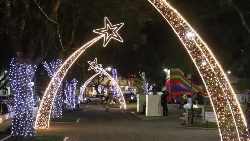 Cerimônia de acendimento das luzes marca o início do Natal em Aracruz