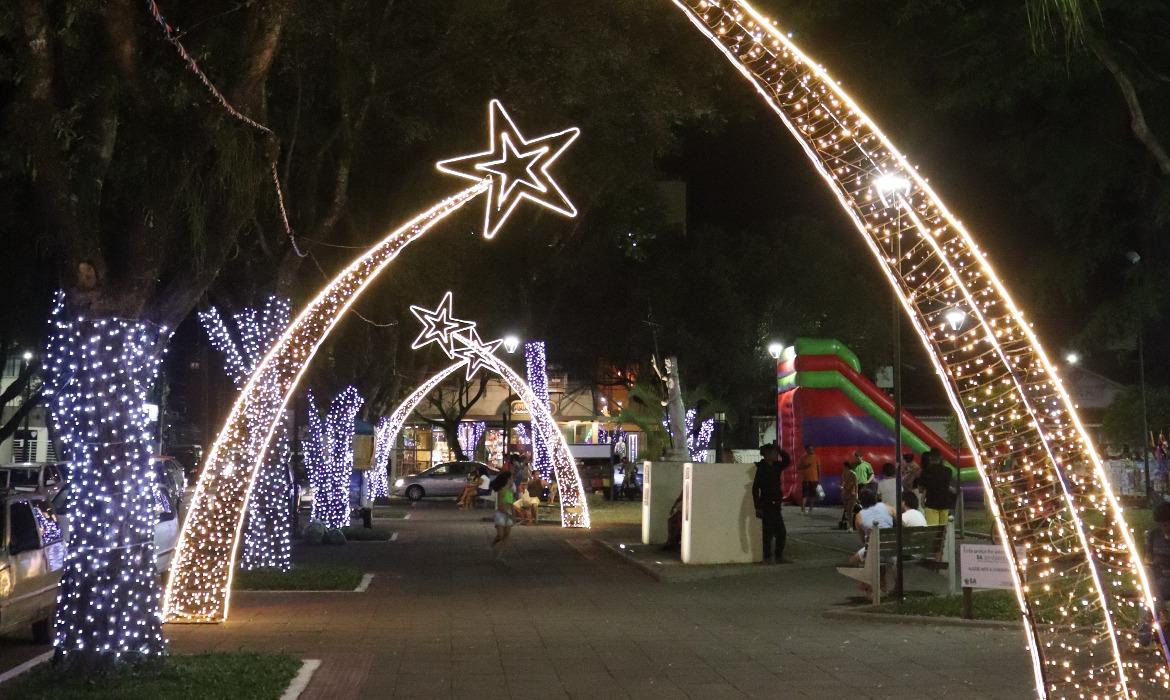 Cerimônia de acendimento das luzes marca o início do Natal em Aracruz