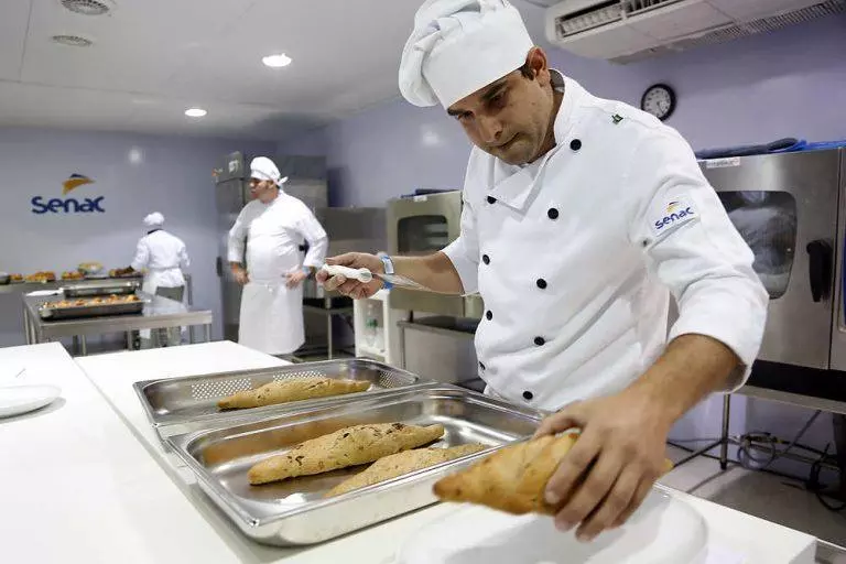 “De Férias com o Senac”: Inscrições abertas para cursos gratuitos de tecnologia, inglês e gastronomia