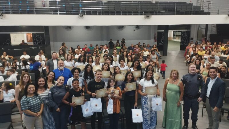 530 estudantes do 7º ano da Rede Municipal são certificados pelo PROERD