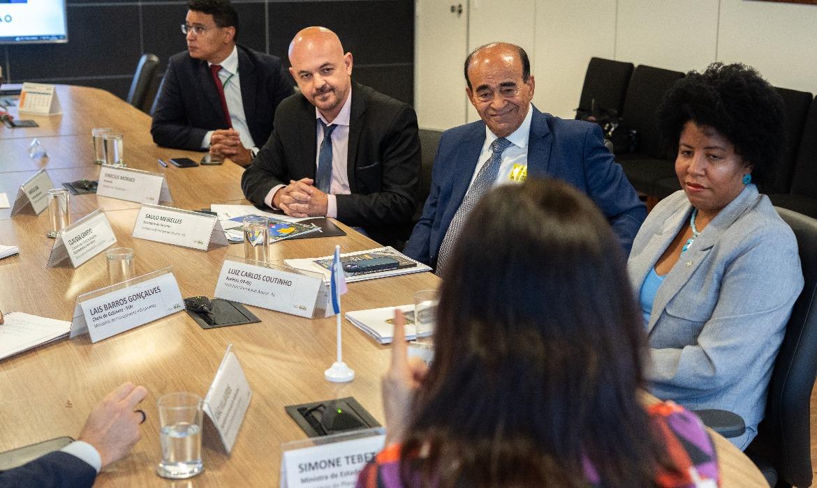 Aracruz debate planejamento urbano em reunião com a ministra Simone Tebet, em Brasília