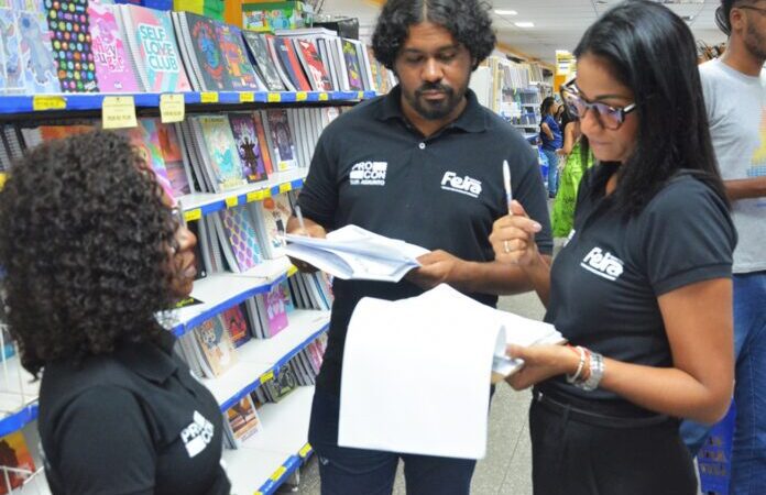 Procon-ES fiscaliza listas de material escolar contra abusos em escolas