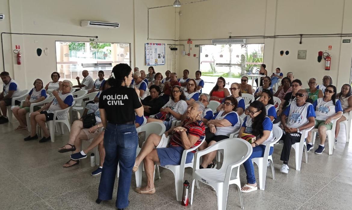 Aracruz promove palestra sobre prevenção de crimes cibernéticos para idosos