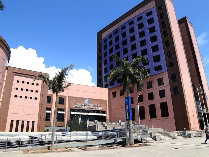 Sessão de abertura do ano legislativo reúne representantes dos Poderes na Assembleia