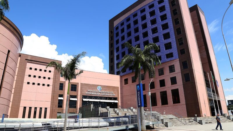 Sessão de abertura do ano legislativo reúne representantes dos Poderes na Assembleia