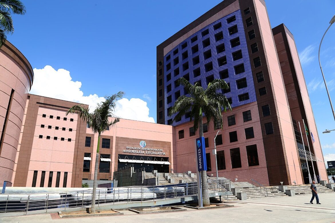 Sessão de abertura do ano legislativo reúne representantes dos Poderes na Assembleia