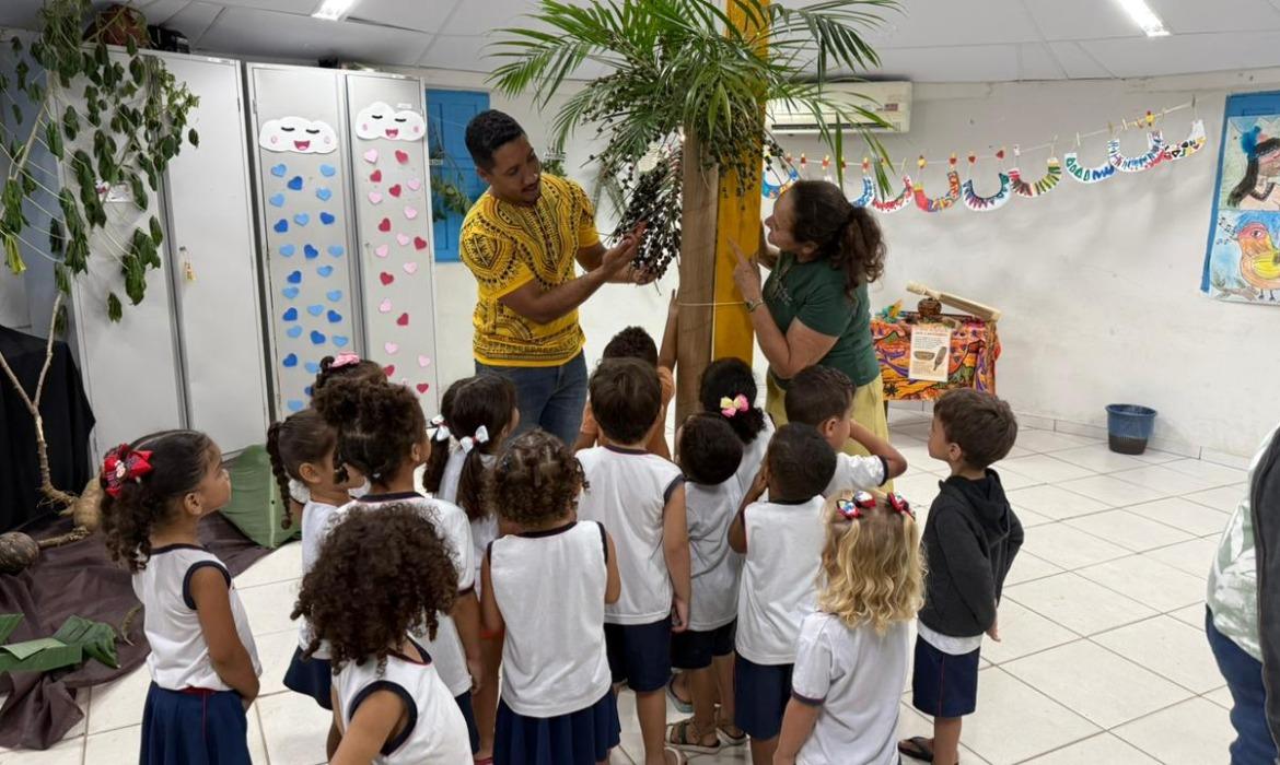 Exposição no CMEI Narizinho destaca vivências da cultura indígena na educação infantil
