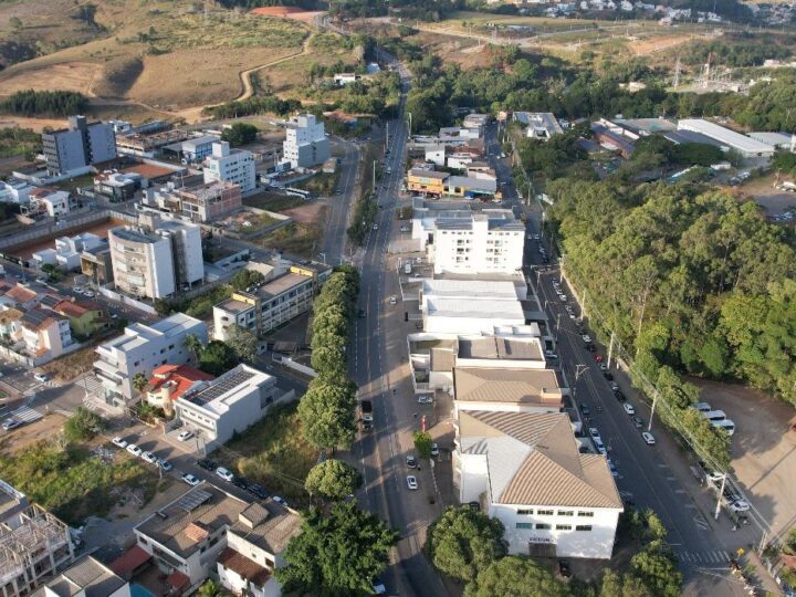 Substituição de postes provoca alterações no trânsito neste domingo (28)