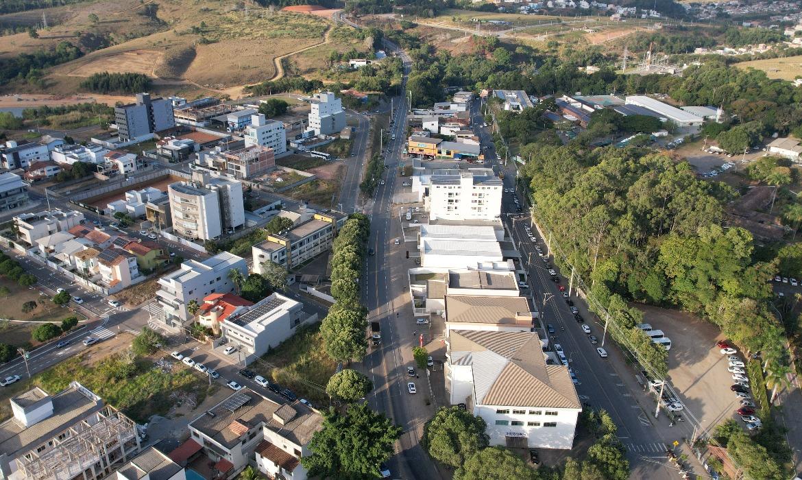 Substituição de postes provoca alterações no trânsito neste domingo (28)