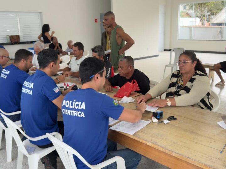 Mutirão leva emissão da nova carteira de identidade a pescadores e catadores de Aracruz