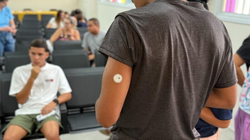 Programa Doce Cuidado beneficia 12 adolescentes com sensores de glicemia em Aracruz