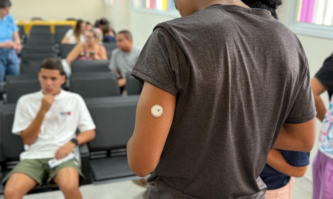 Programa Doce Cuidado beneficia 12 adolescentes com sensores de glicemia em Aracruz