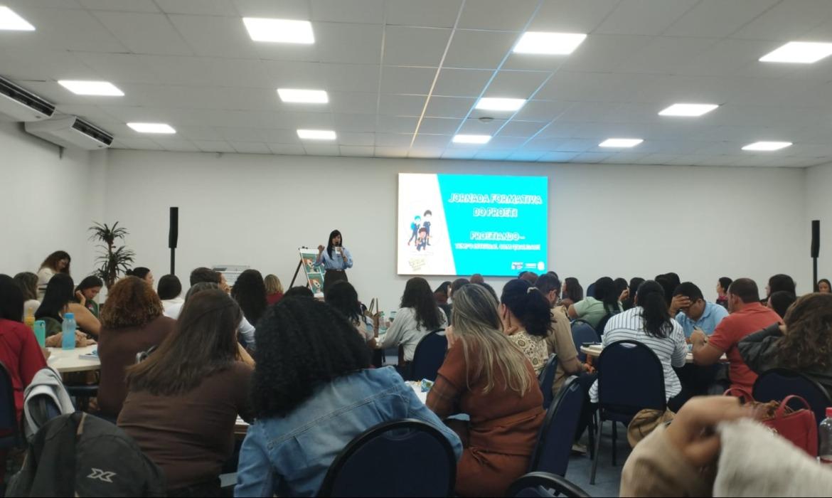 Proeti promove capacitação e fortalece práticas pedagógicas na rede municipal