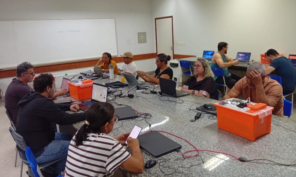 Rede Municipal inicia trilha de formação em robótica para professores