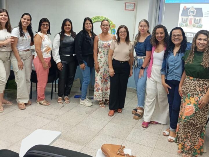 Formação reúne professoras de Educação Especial para troca de experiências sobre deficiência auditiva