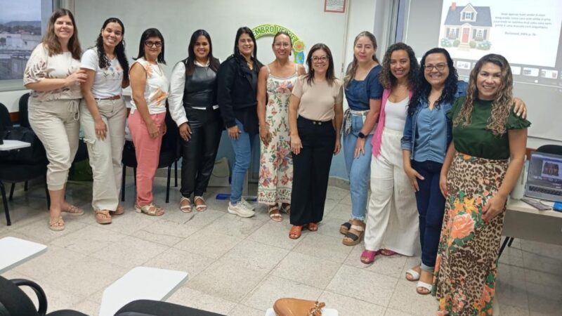 Formação reúne professoras de Educação Especial para troca de experiências sobre deficiência auditiva