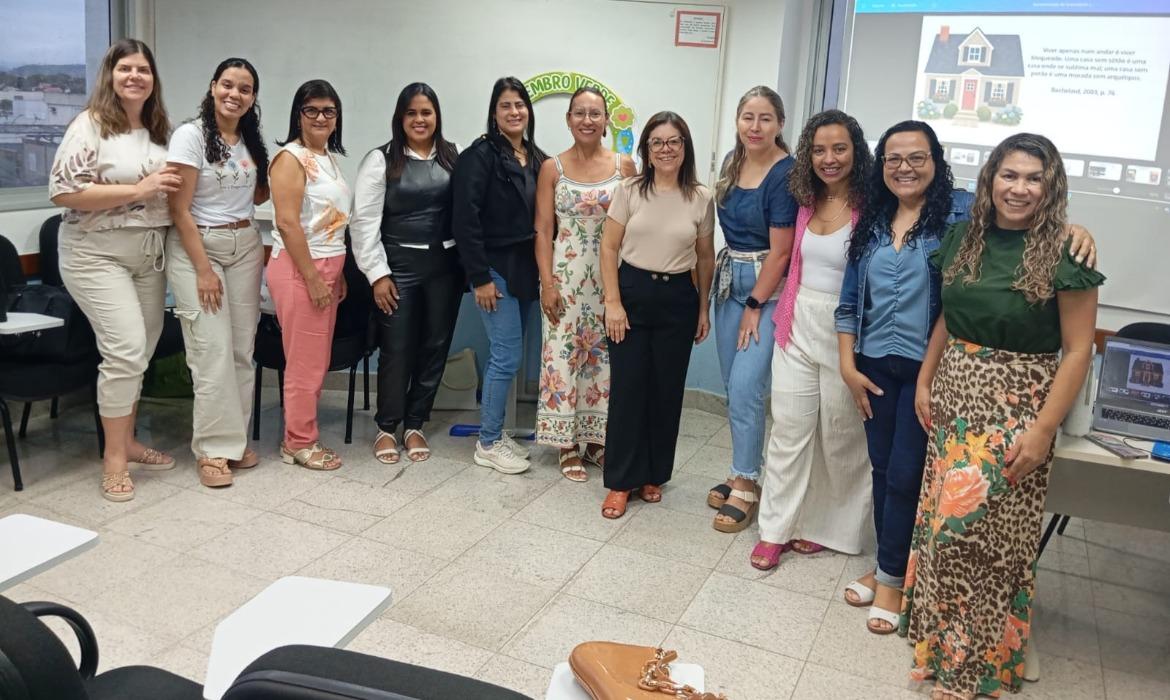 Formação reúne professoras de Educação Especial para troca de experiências sobre deficiência auditiva