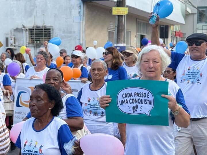 Aracruz realiza caminhada para valorizar a saúde e o bem-estar da pessoa idosa