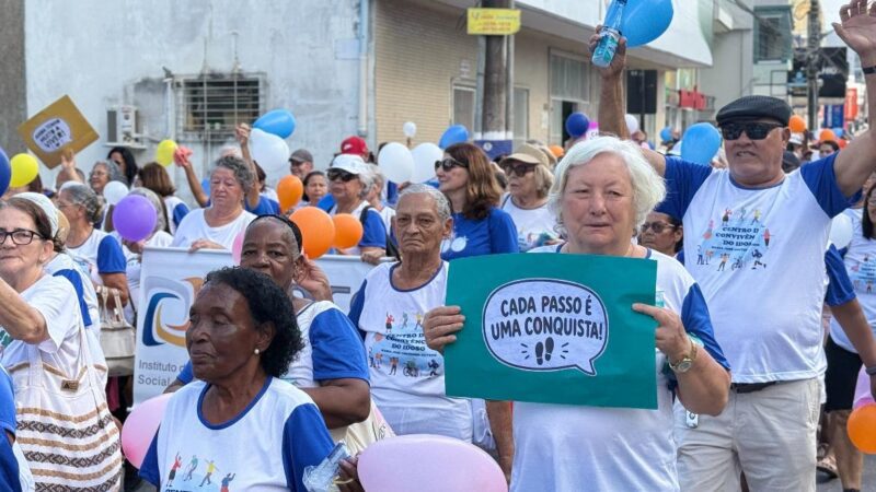 Aracruz realiza caminhada para valorizar a saúde e o bem-estar da pessoa idosa