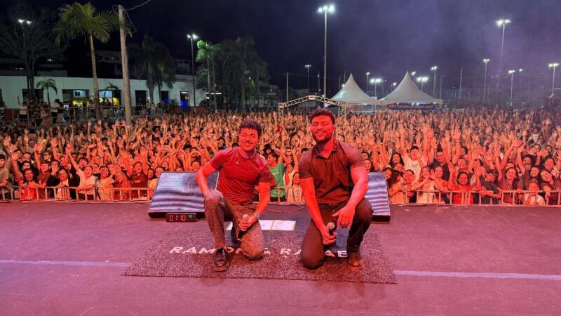 Milhares de fiéis participam de celebração do Dia do Cristão Católico na Praça da Paz