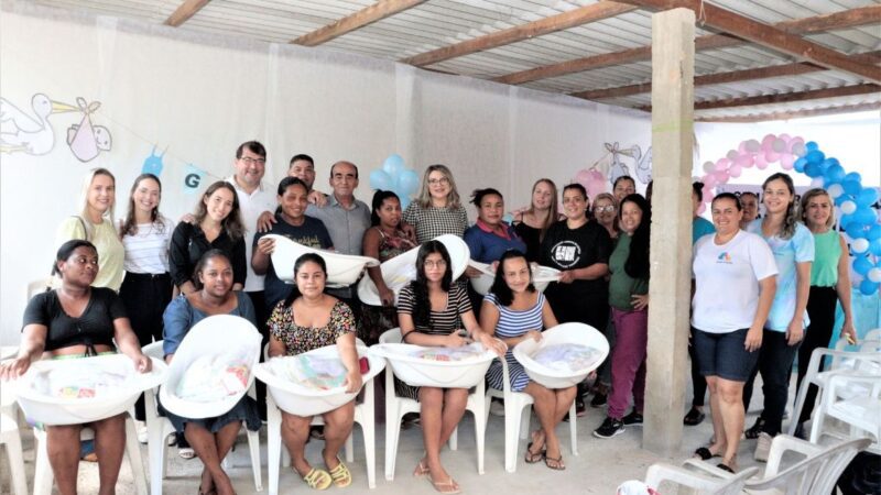 Prefeitura realiza entrega de kits natalidade a gestantes atendidas pelo CRAS