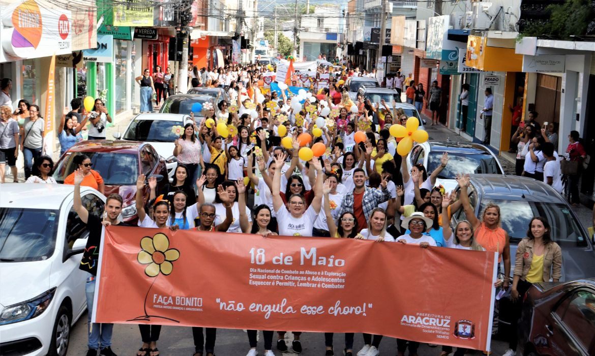 18 de Maio: Prefeitura de Aracruz promoveu caminhada de conscientização no Dia Nacional de Combate ao Abuso e à exploração Sexual de Crianças e Adolescentes