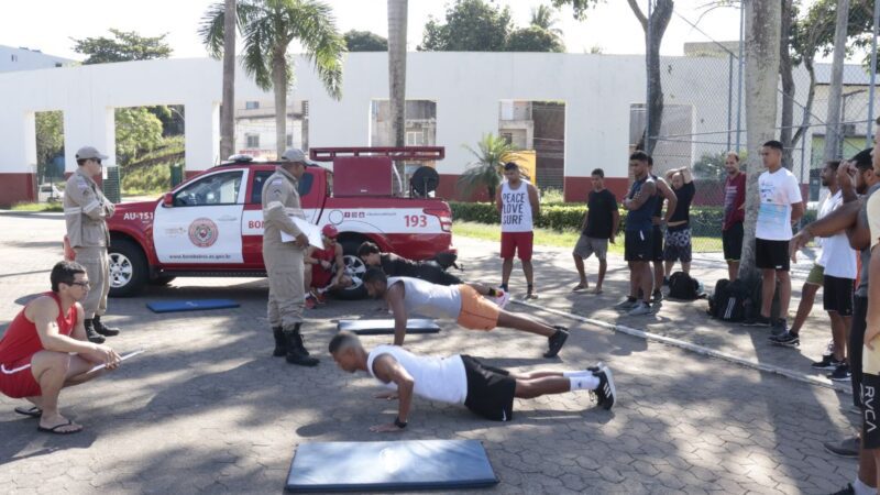 Corpo de Bombeiros treina novos guarda-vidas para a temporada de verão em Aracruz