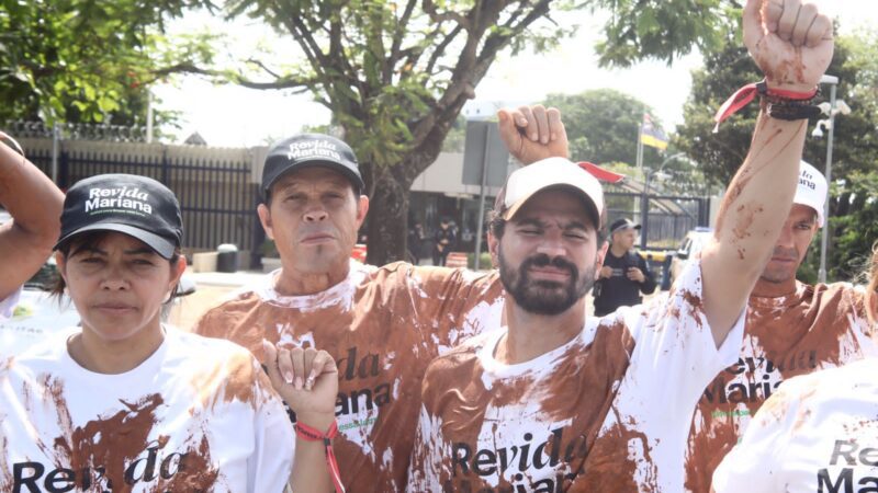 Brasília: Comunidade de Mariana em manifestação por reparação e repactuação nas embaixadas