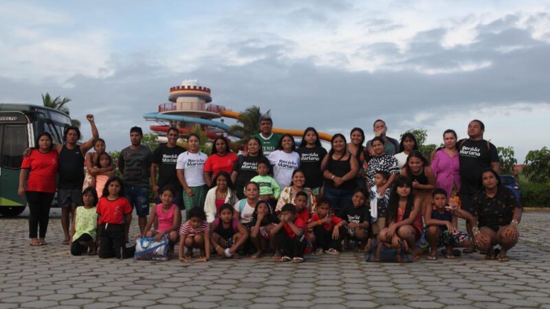 Indígenas Krenak buscam refúgio em parque aquático devido à contaminação do Rio Doce